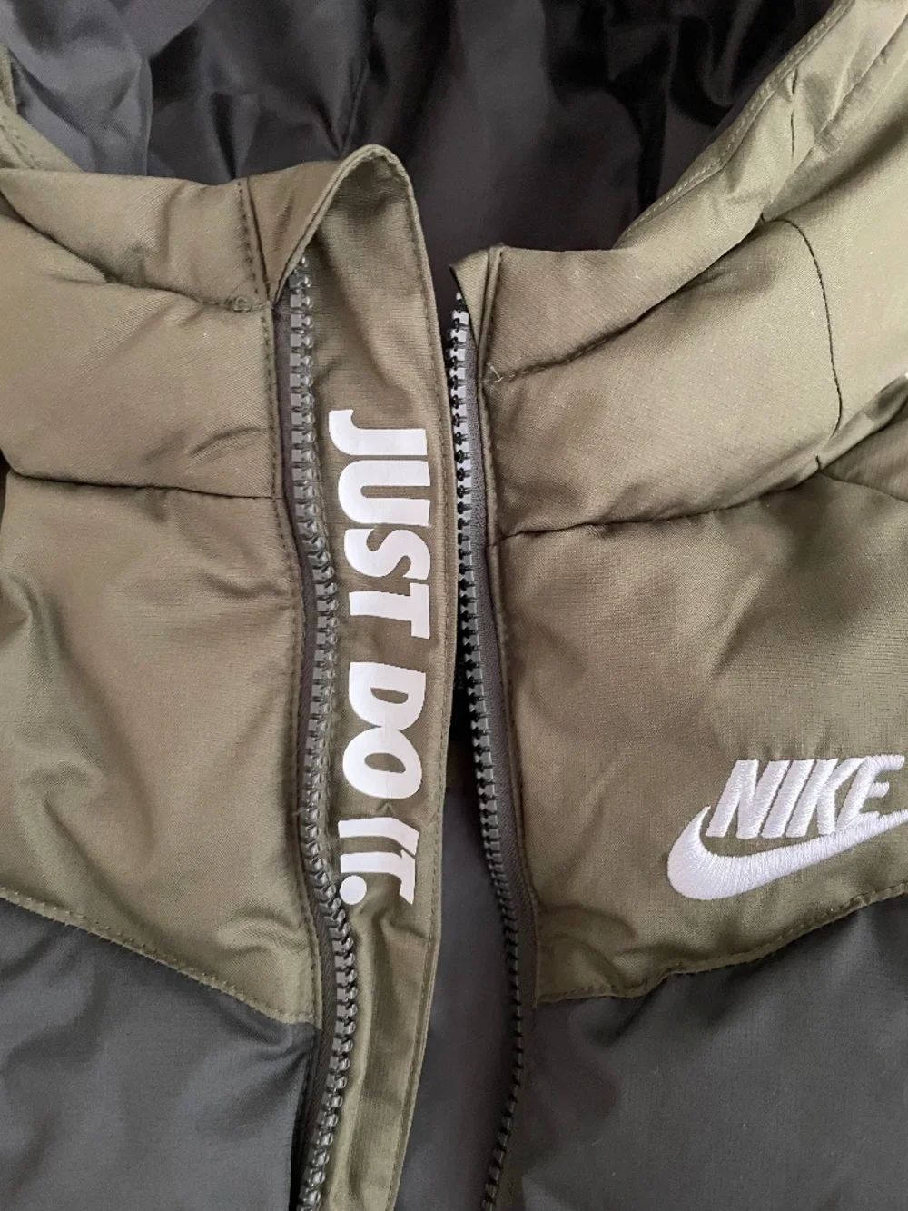 NWOT ~ Nike Kids Puffer Jacket ~Size 6-7